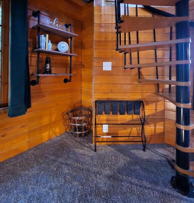 The Eagle'S Nest Treehouse Cabin Palmer Εξωτερικό φωτογραφία