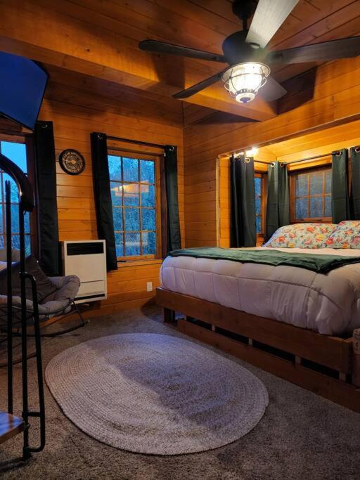 The Eagle'S Nest Treehouse Cabin Palmer Εξωτερικό φωτογραφία